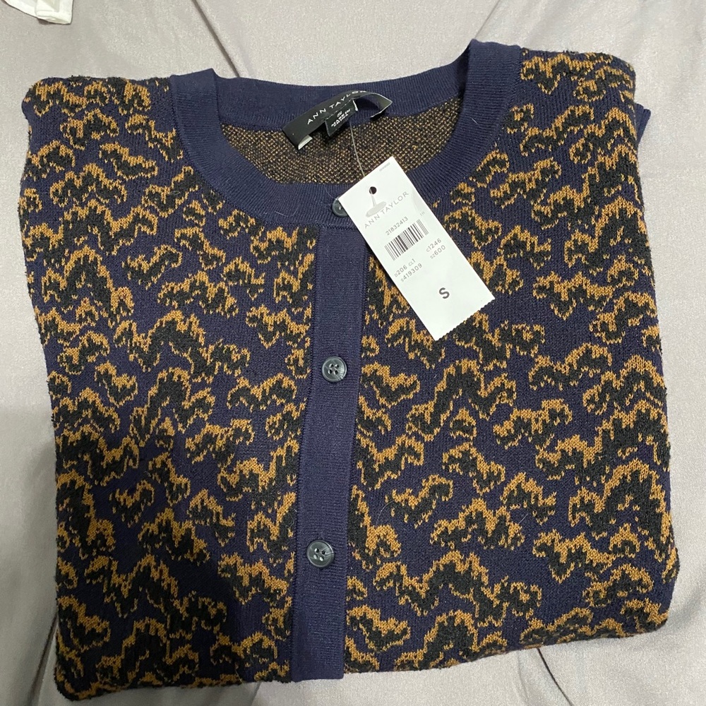 Beautiful sweater - Picture 3 of 3